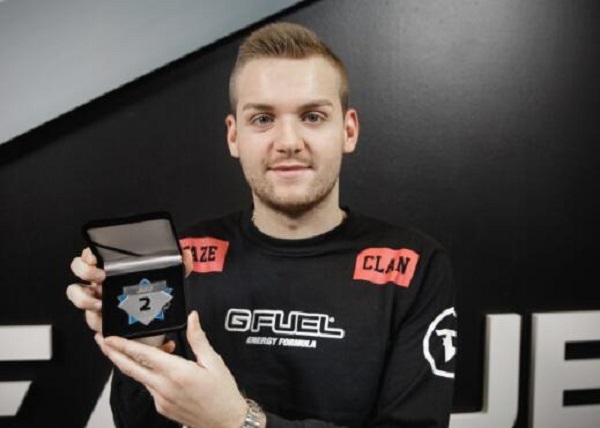 RA宣布：辅助选手ShiauC断开连接，二队Yu选手调至一队