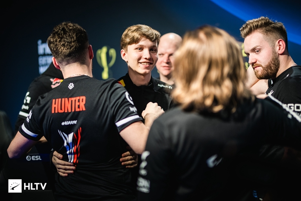 十年饮冰热血难凉！全华班时隔4045天再度打进世界赛决赛